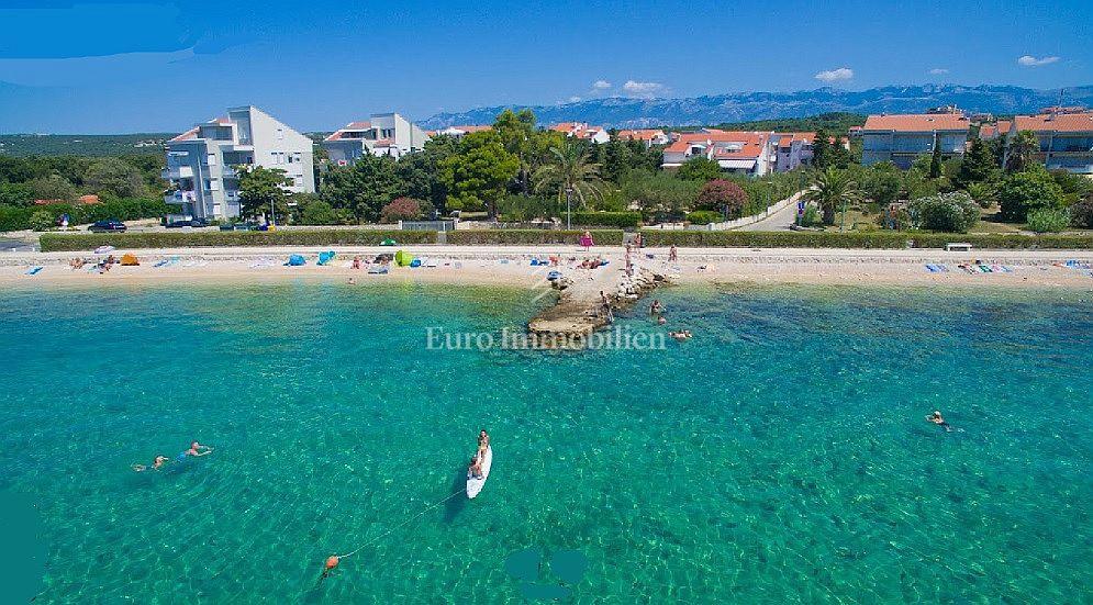 Novalja - appartamento con vista aperta, prima fila sul mare