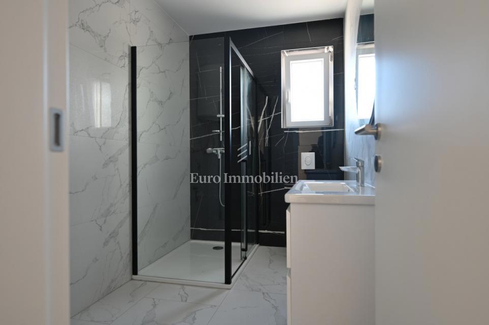 Istria, Novigrad - appartamento nuovo con piscina