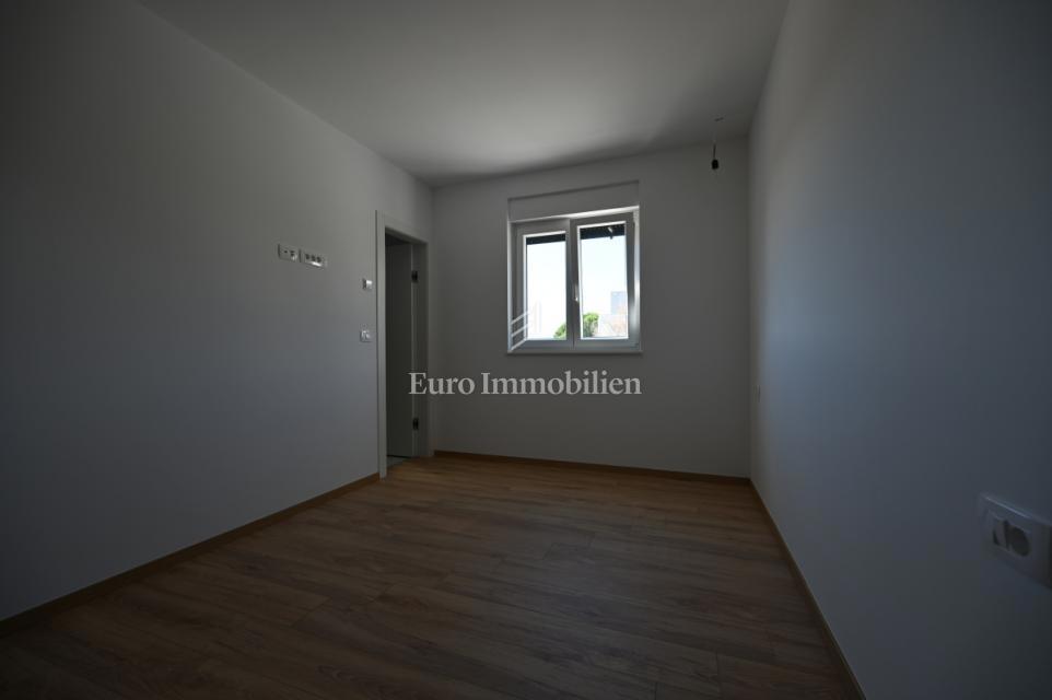 Istria, Novigrad - appartamento nuovo con piscina