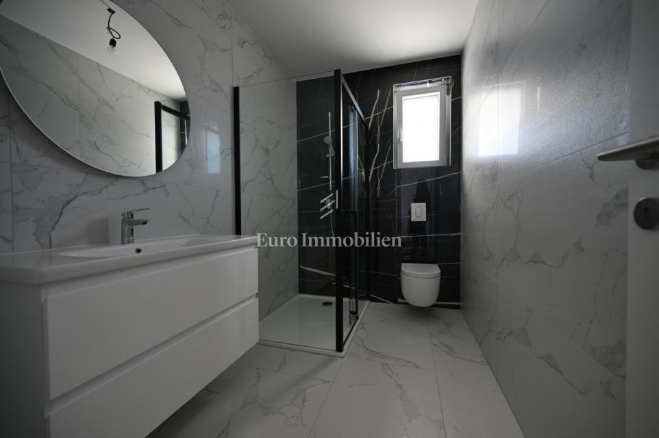 Istria, Novigrad - appartamento nuovo con piscina