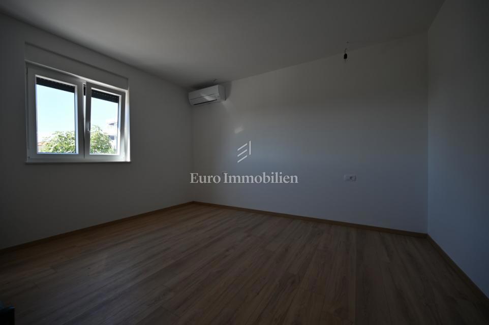 Istria, Novigrad - appartamento nuovo con piscina