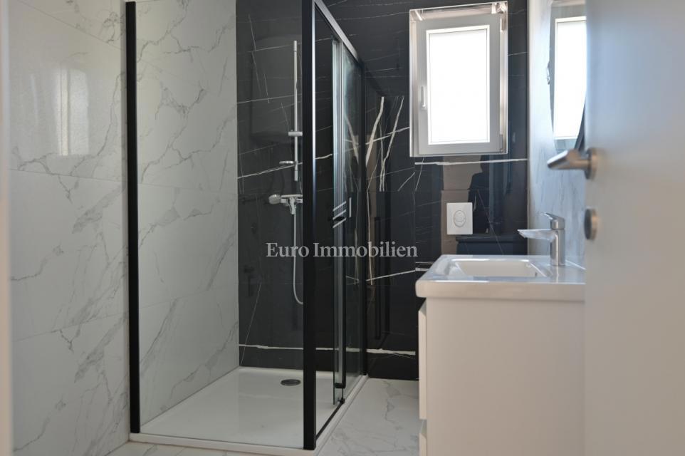 Istria, Novigrad - appartamento nuovo con piscina