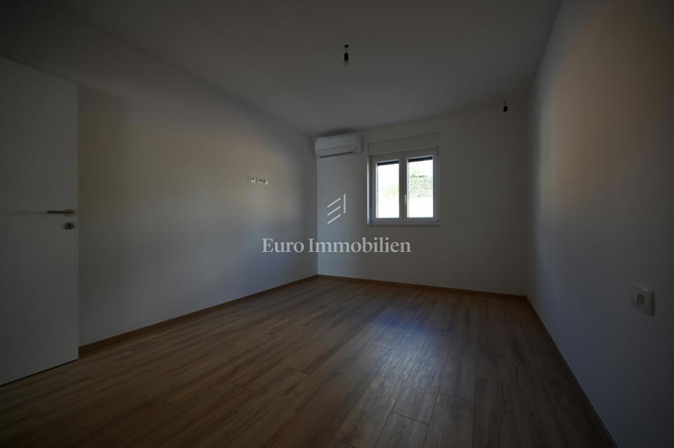 Istria, Novigrad - appartamento nuovo con piscina