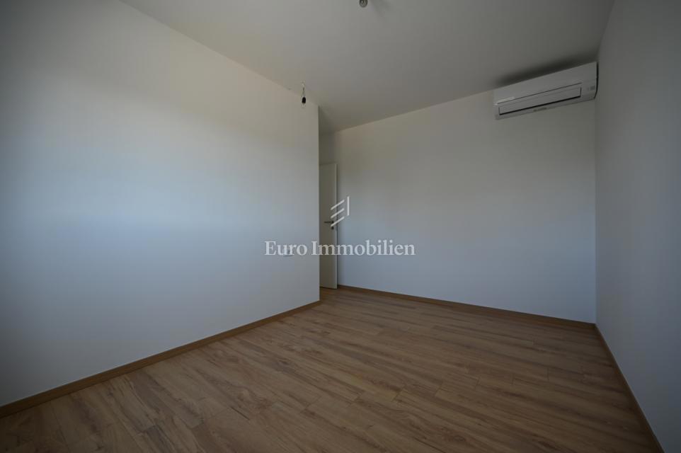 Istria, Novigrad - appartamento nuovo con piscina