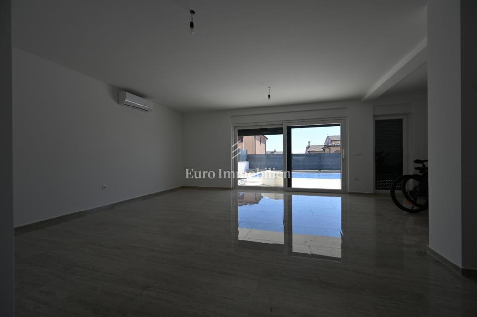 Istria, Novigrad - appartamento nuovo con piscina