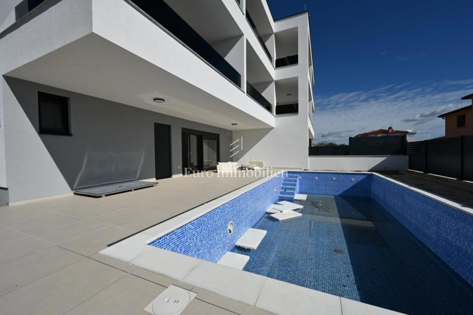 Istria, Novigrad - appartamento nuovo con piscina