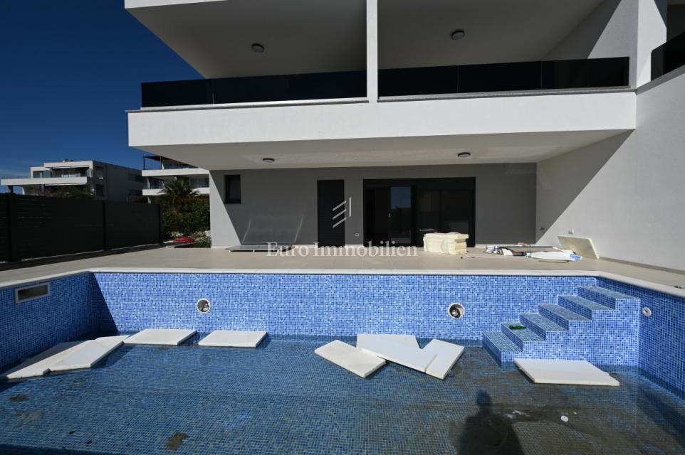 Istria, Novigrad - appartamento nuovo con piscina