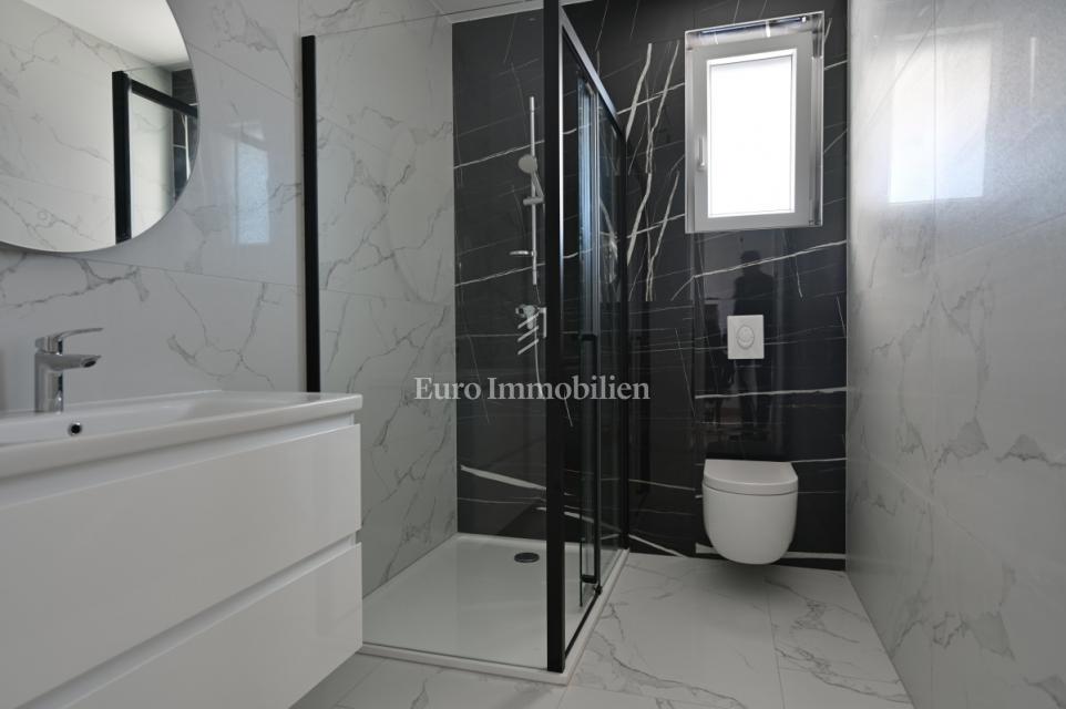 Istria, Novigrad - appartamento nuovo con piscina