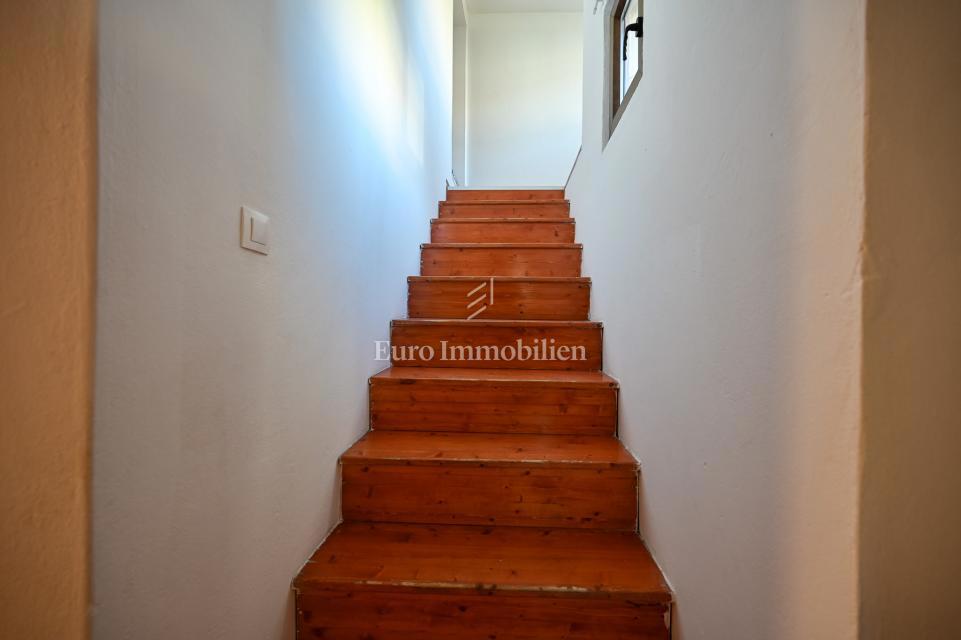 Istria, Kaštelier - casa in pietra con cortile