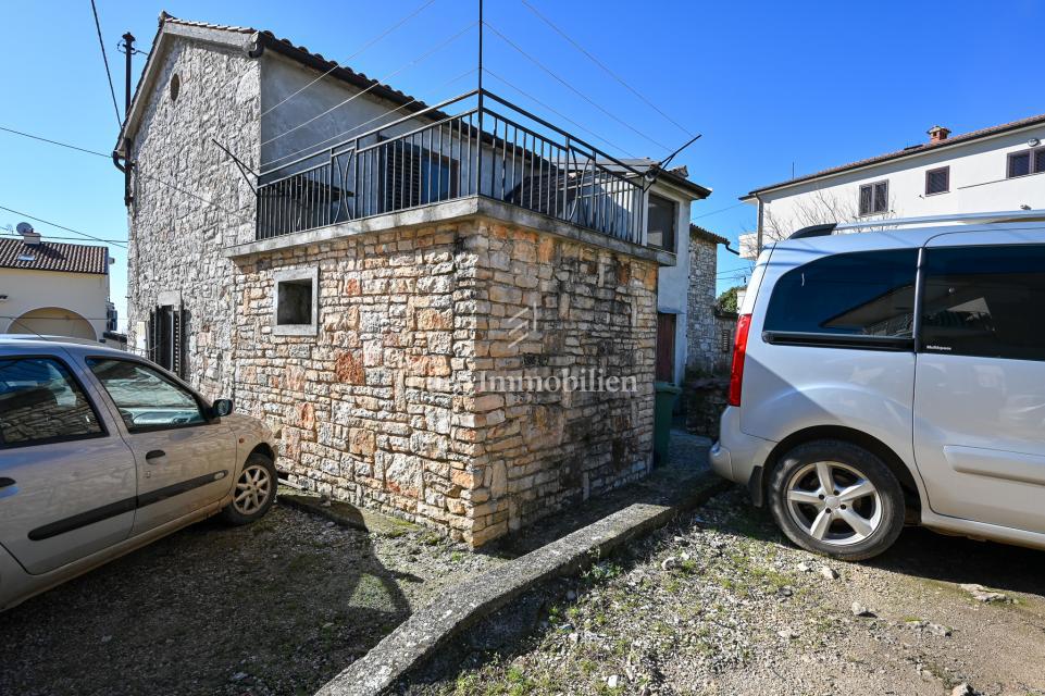 Istria, Kaštelier - casa in pietra con cortile