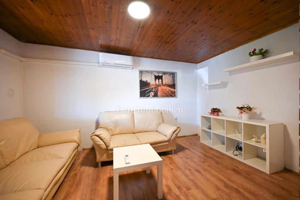 Istria, Kaštelier - casa in pietra con cortile