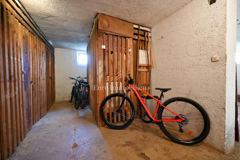 Istria, Kaštelier - casa in pietra con cortile