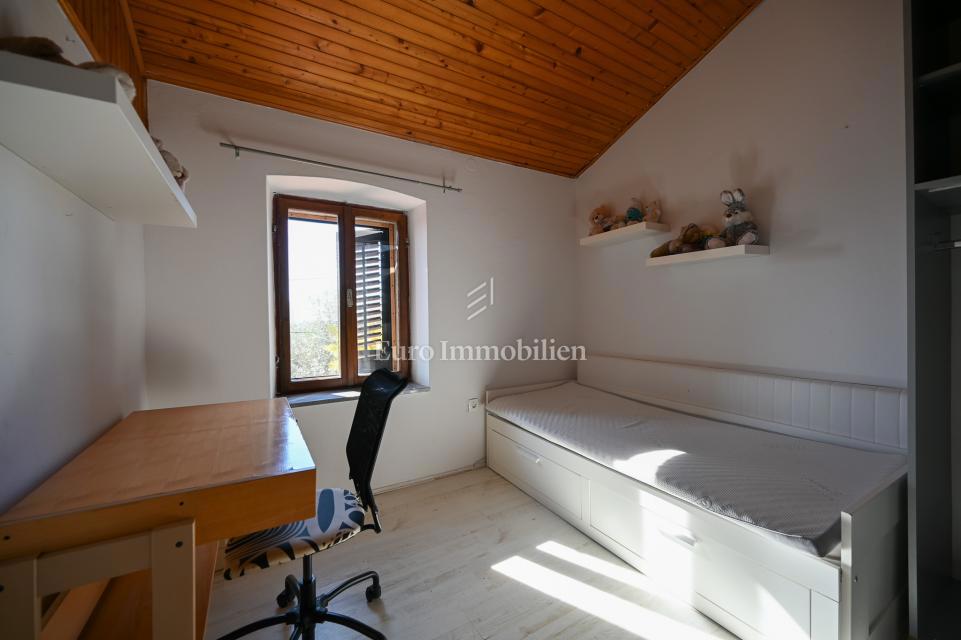 Istria, Kaštelier - casa in pietra con cortile