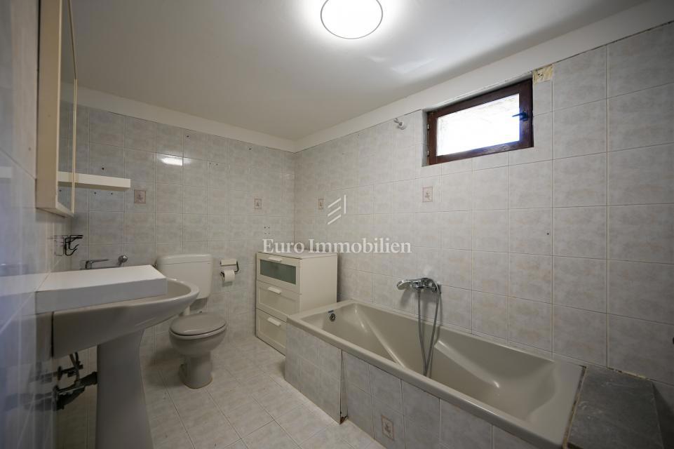 Istria, Kaštelier - casa in pietra con cortile