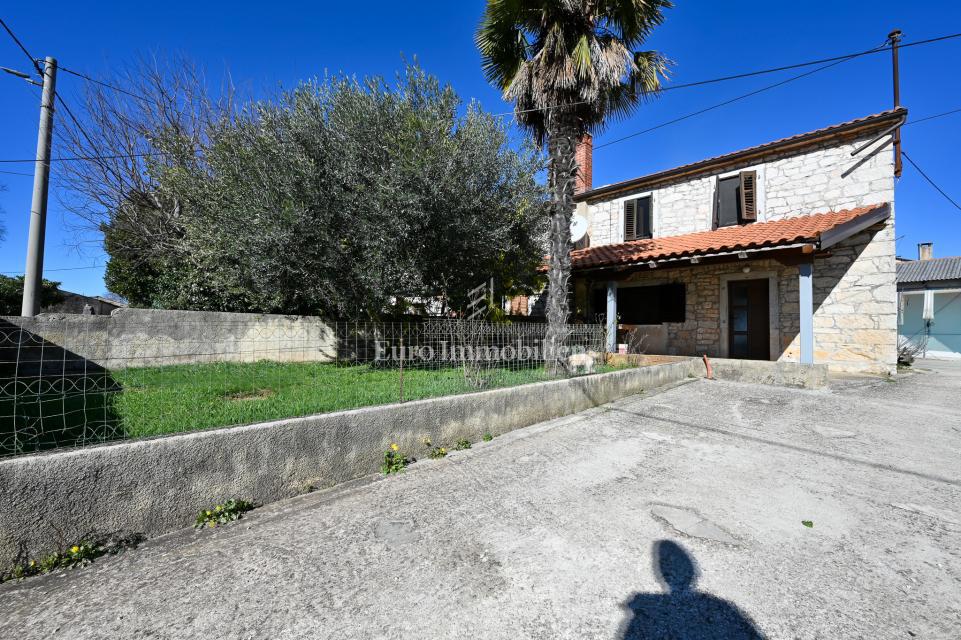Istria, Kaštelier - casa in pietra con cortile