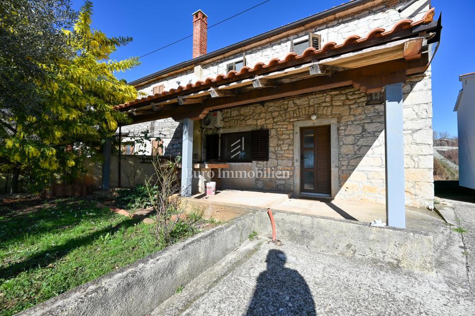 Istria, Kaštelier - casa in pietra con cortile