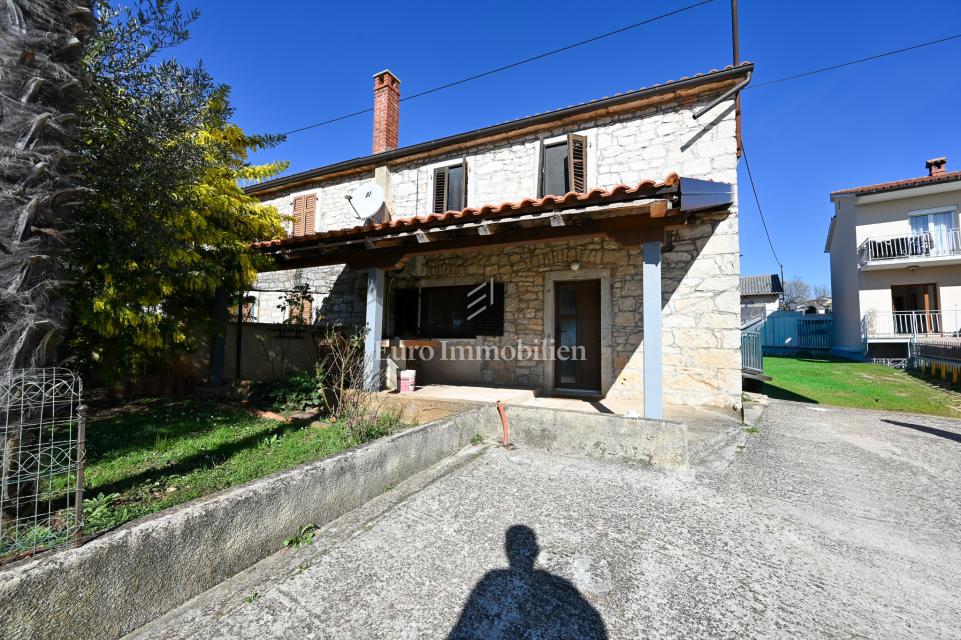 Istria, Kaštelier - casa in pietra con cortile