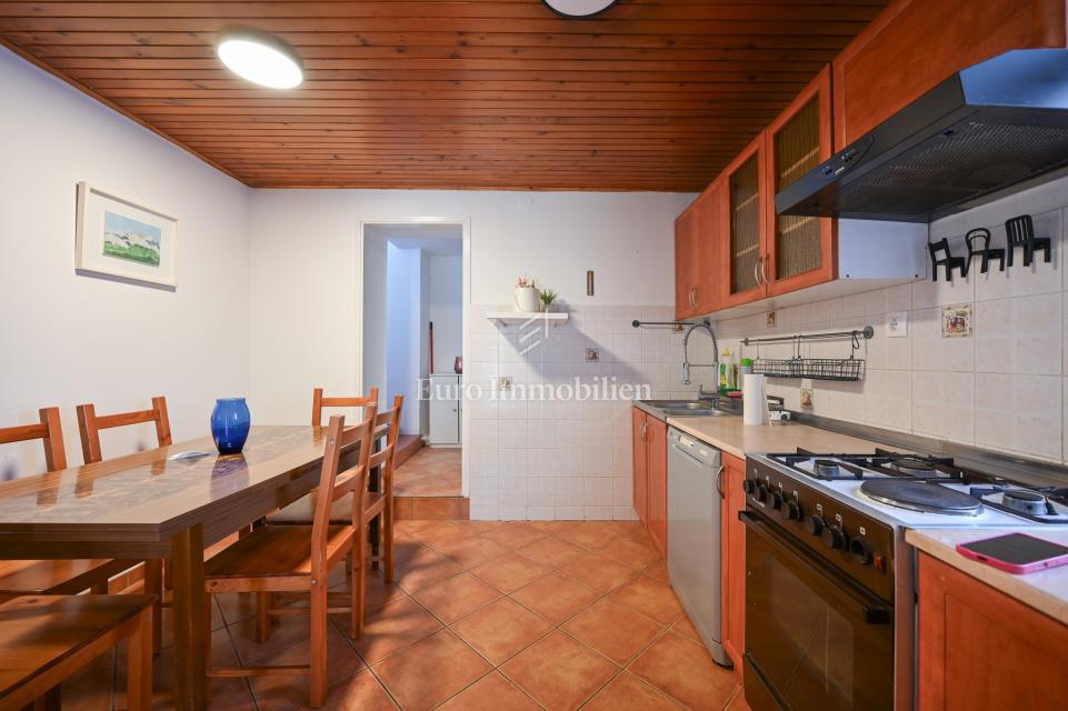 Istria, Kaštelier - casa in pietra con cortile