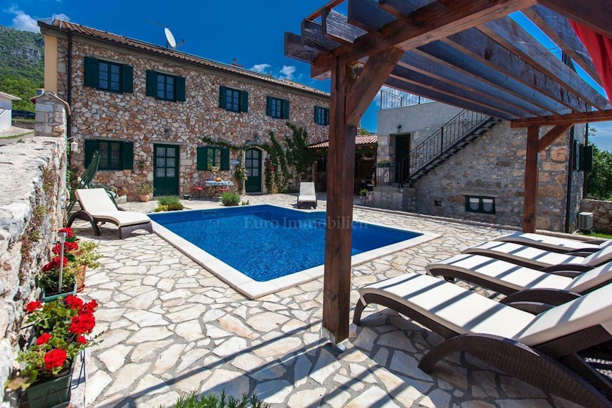 Stone villa in Bribir