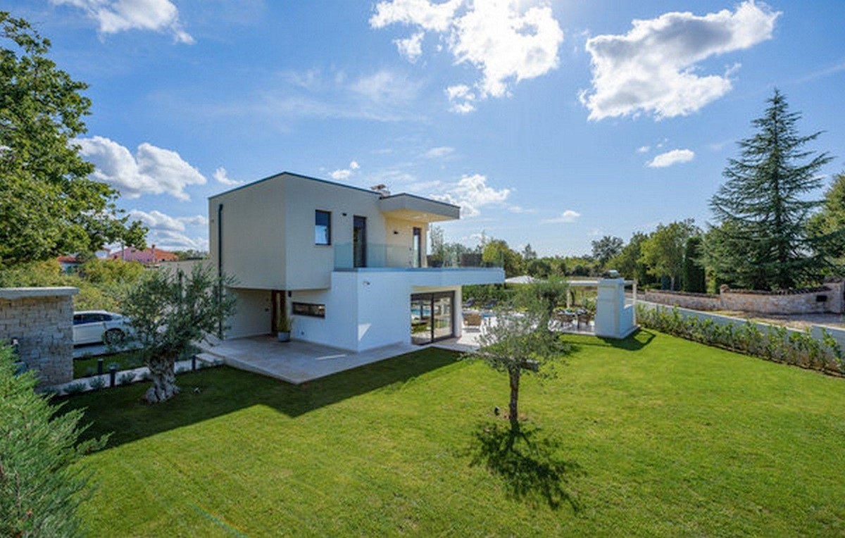 Beautiful detached house with pool, near Porec