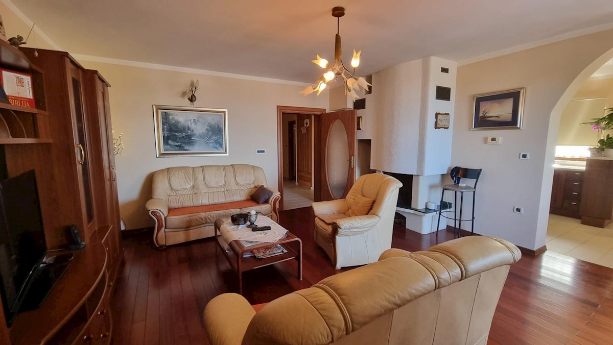 Family house with 4 apartments, Kostrena