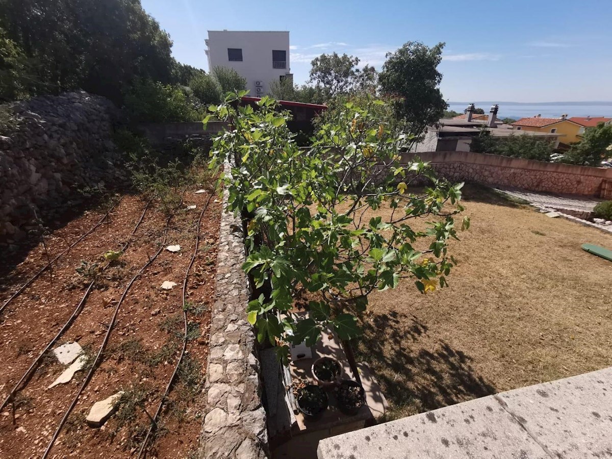 Family house with 4 apartments, Kostrena