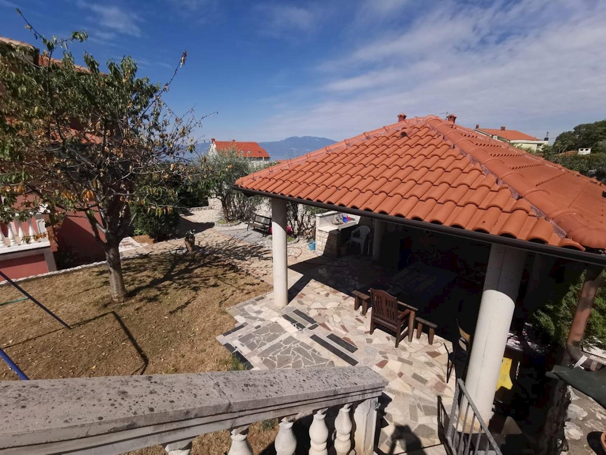 Family house with 4 apartments, Kostrena