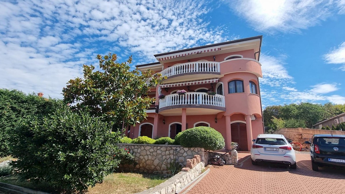 Family house with 4 apartments, Kostrena