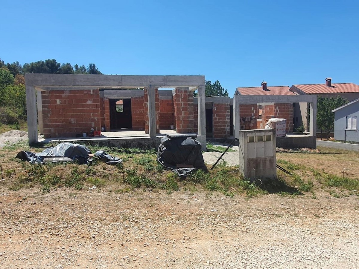 Semi-detached house with pool and sea view, near Poreč