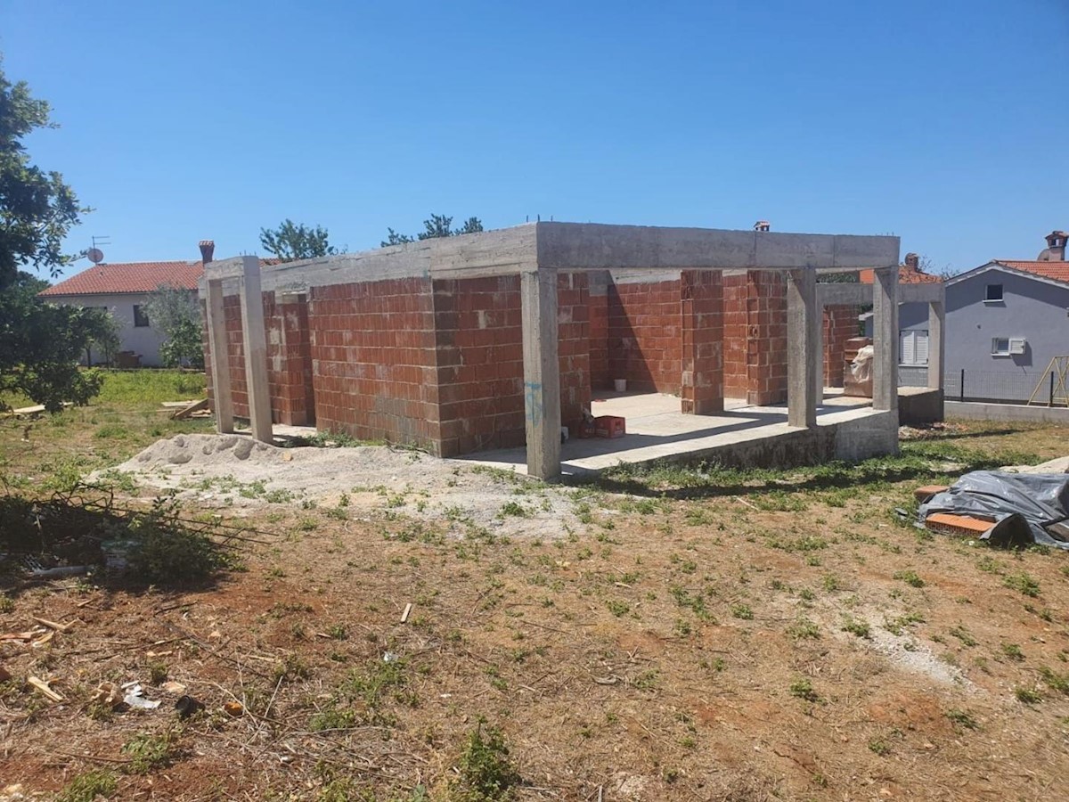 Semi-detached house with pool and sea view, near Poreč