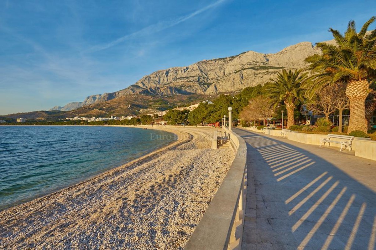 New two-bedroom apartment with sea view, Tučepi