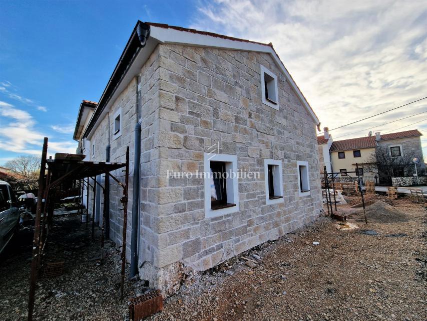 Beautiful semi-detached stone house with a pool, near Dobrinj