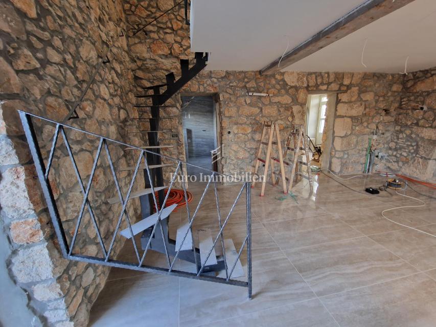 Beautiful semi-detached stone house with a pool, near Dobrinj