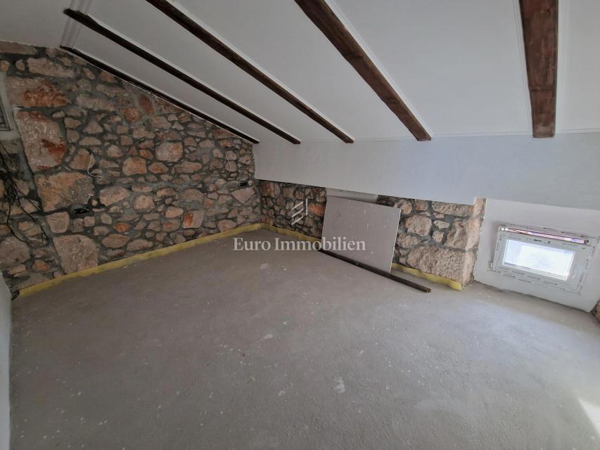 Beautiful semi-detached stone house with a pool, near Dobrinj