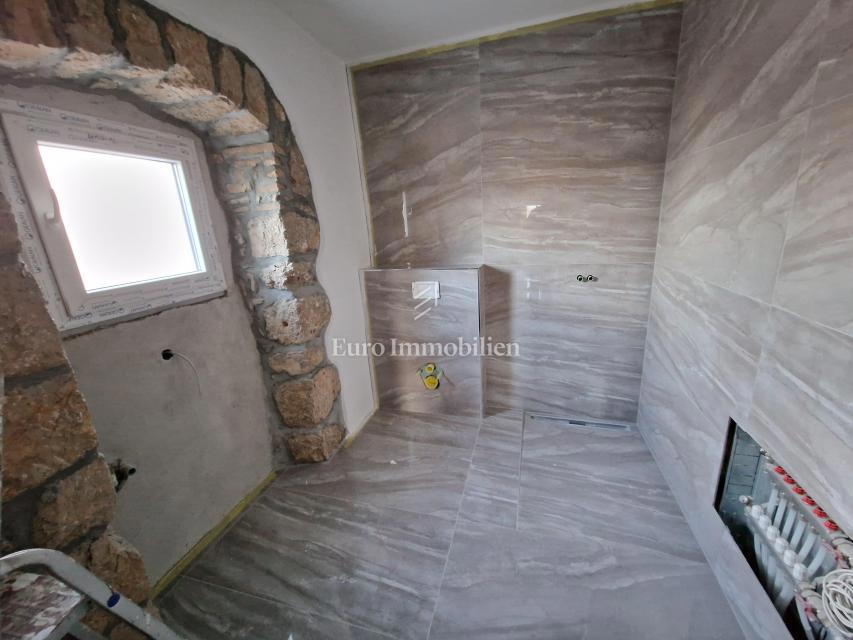 Beautiful semi-detached stone house with a pool, near Dobrinj