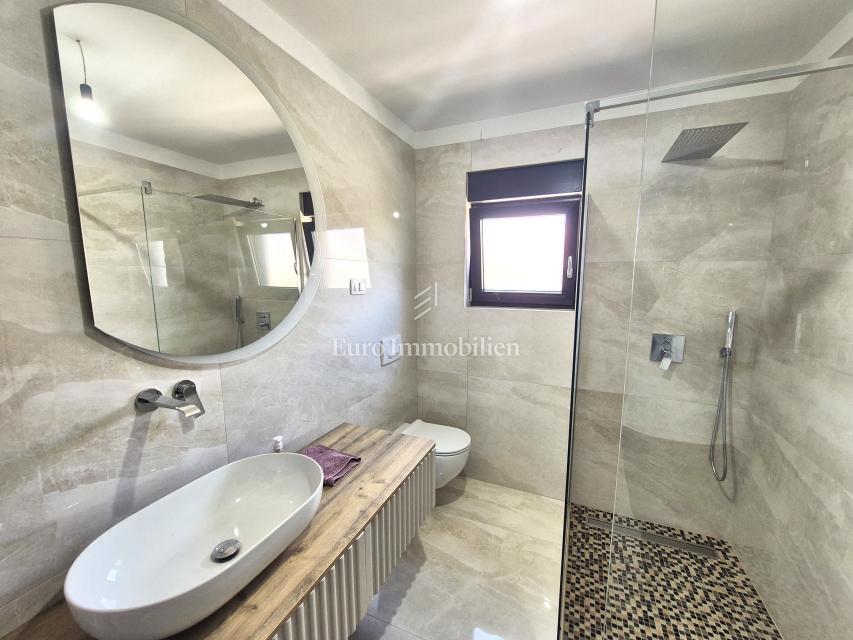 Apartment with a beautiful view of the sea in Malinska