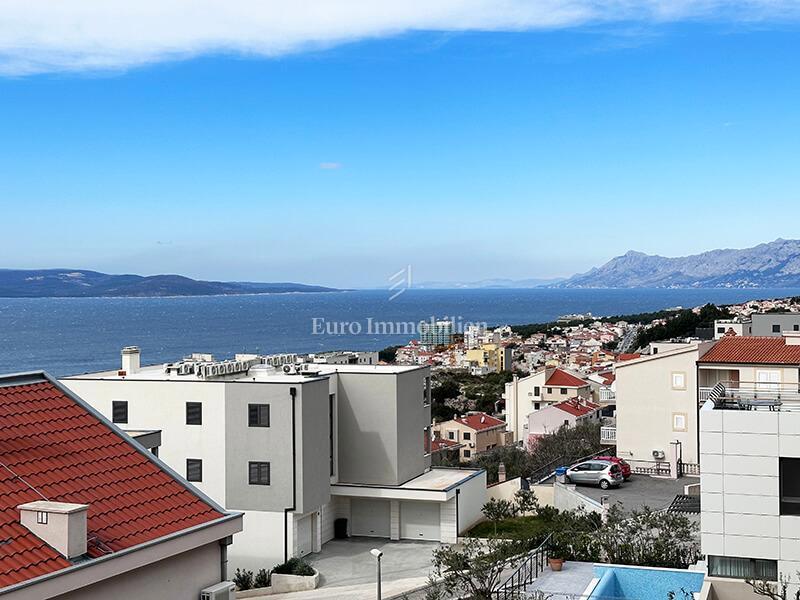 Three-room apartment with sea view, Makarska