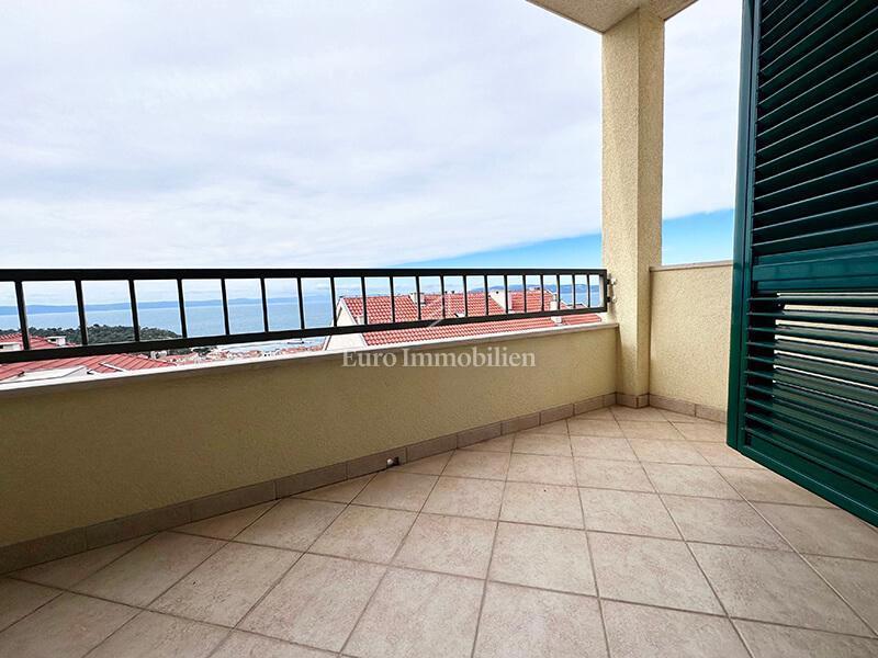 Three-room apartment with sea view, Makarska