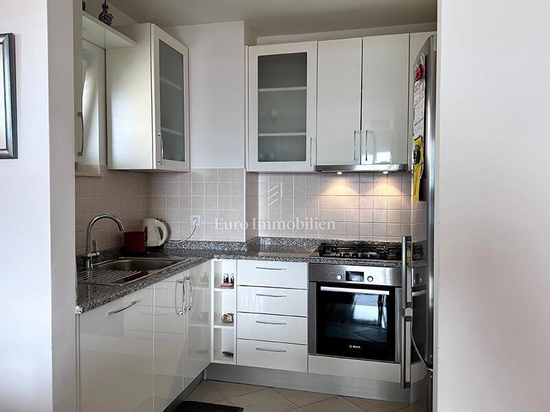 Three-room apartment with sea view, Makarska