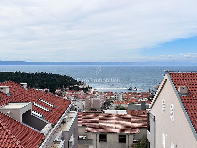 Three-room apartment with sea view, Makarska