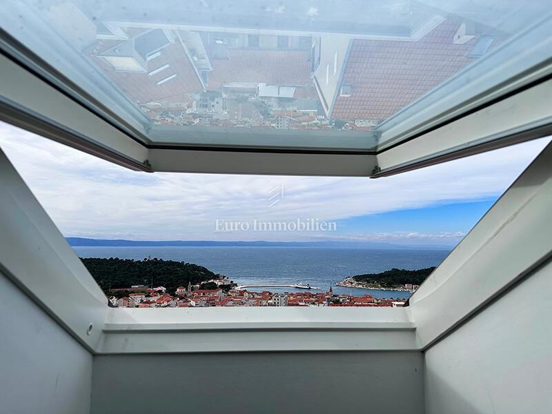 Three-room apartment with sea view, Makarska