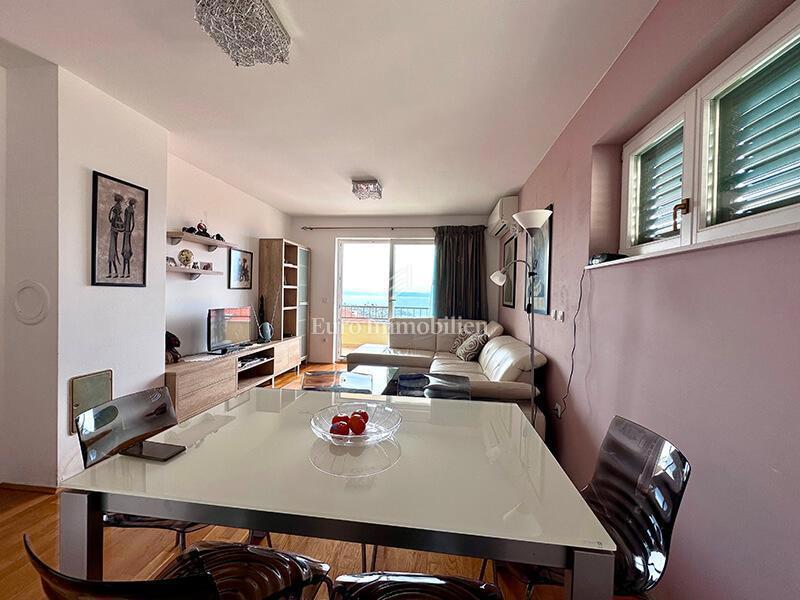 Three-room apartment with sea view, Makarska