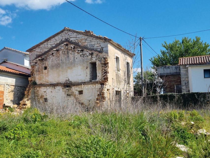 Three ruins in a quiet location overlooking the sea