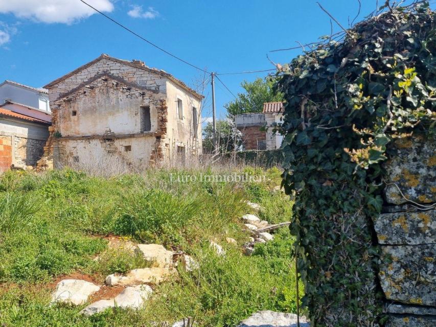 Three ruins in a quiet location overlooking the sea