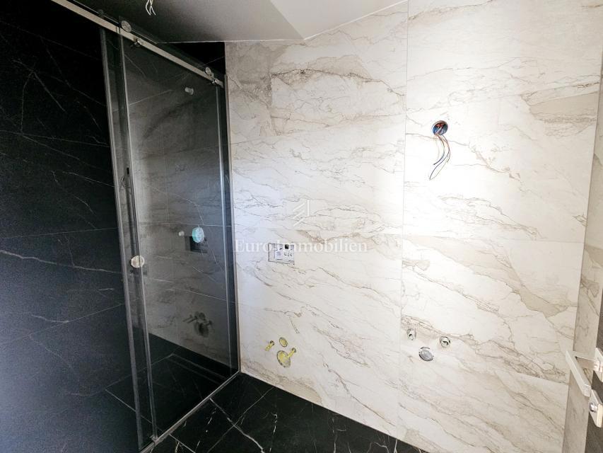 Penthouse in una posizione tranquilla - nuova costruzione nella città di Veglia