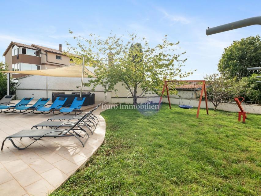 Villa con piscina - sobborgo di Pola