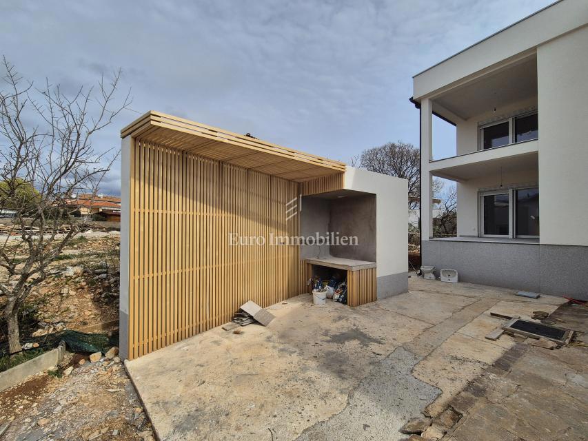 Krk - appartamento con piscina e giardino