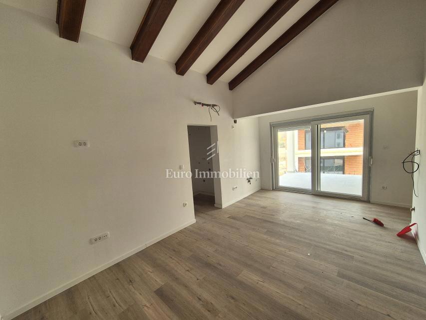 Krk - appartamento con piscina e giardino