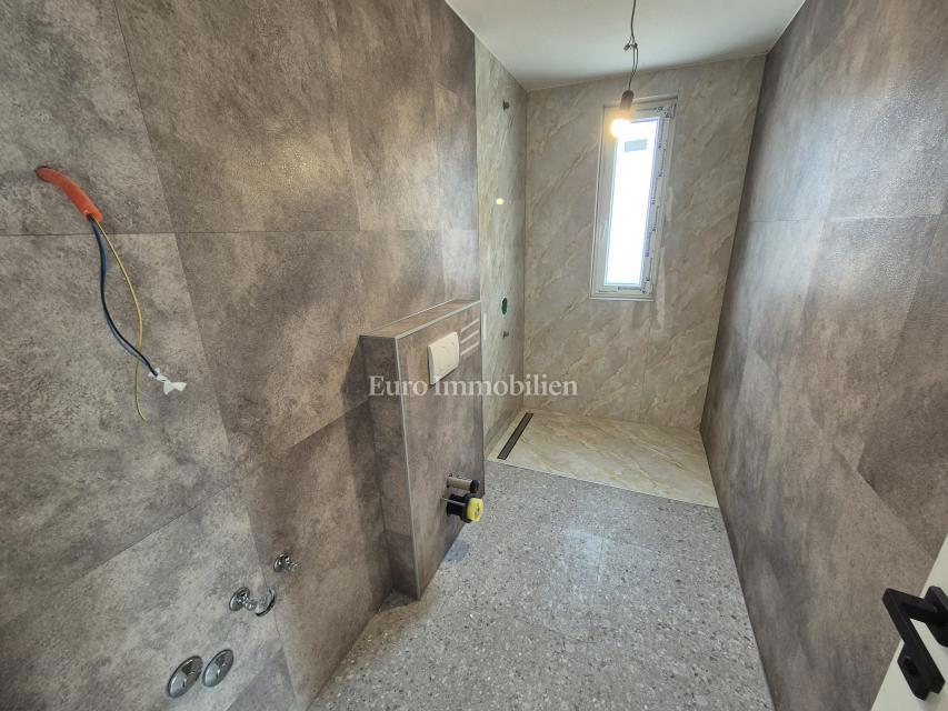 Krk - appartamento con piscina e giardino