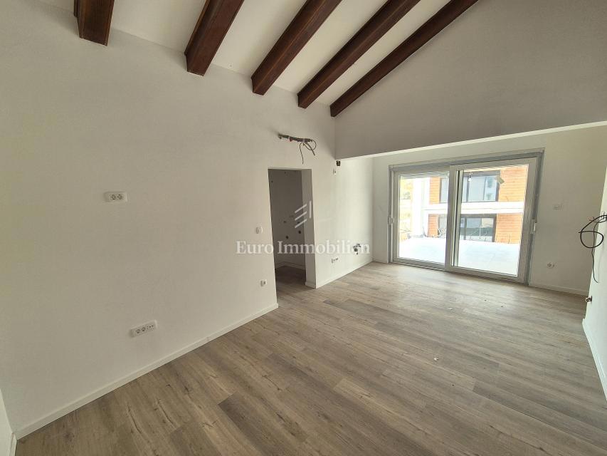 Krk - appartamento con piscina e giardino